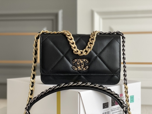 کیف بره از جنس طلا با نام تجاری Chanel 19 Mini OEM