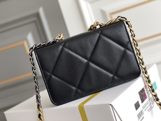 کیف بره از جنس طلا با نام تجاری Chanel 19 Mini OEM