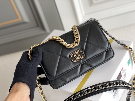 کیف بره از جنس طلا با نام تجاری Chanel 19 Mini OEM