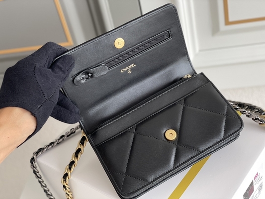 کیف بره از جنس طلا با نام تجاری Chanel 19 Mini OEM