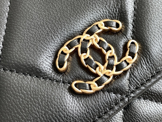 کیف بره از جنس طلا با نام تجاری Chanel 19 Mini OEM