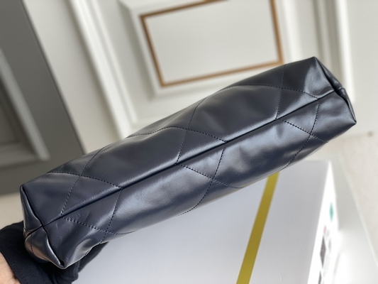 کیف دستی کوچک 22S Calfskin Navy Chanel 22 &quot;Trash Bag&quot; ODM