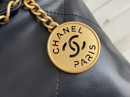 کیف دستی کوچک 22S Calfskin Navy Chanel 22 &quot;Trash Bag&quot; ODM
