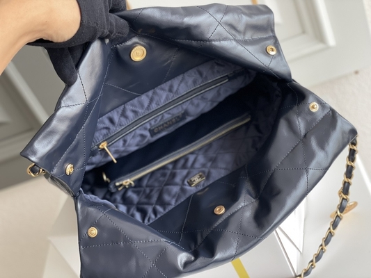 کیف دستی کوچک 22S Calfskin Navy Chanel 22 &quot;Trash Bag&quot; ODM