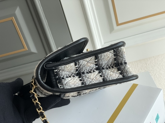 کلاسیک 2WAY Chanel کیف فلپ متوسط ​​مسنجر پشم شطرنجی مشکی سفید