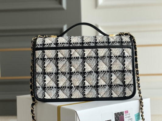 کلاسیک 2WAY Chanel کیف فلپ متوسط ​​مسنجر پشم شطرنجی مشکی سفید