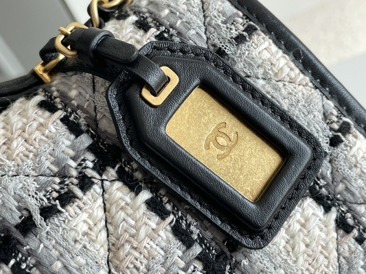 کلاسیک 2WAY Chanel کیف فلپ متوسط ​​مسنجر پشم شطرنجی مشکی سفید