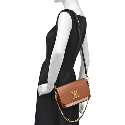 کیسه مونوگرام طرح پوست گوساله دانه دار LV Lockme Tender Bag قهوه ای