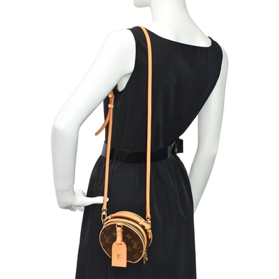 کیسه مناقصه پوست گوساله دانه بندی شده بوم LV Lockme Tender Bag M44699