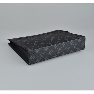 کیف مردانه مدل مونوگرام Eclipse Pochette Louis Vuitton Voyage Pouch Bom Tim