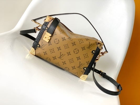 کیسه شانه مونوگرام تنه جانبی LV با روکش کروز پیرچشمی Louis Vuitton M46358