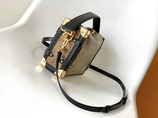 کیسه شانه مونوگرام تنه جانبی LV با روکش کروز پیرچشمی Louis Vuitton M46358