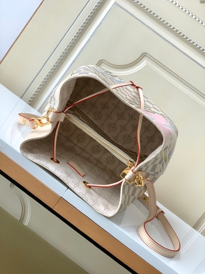 کیف سطلی MM با برند NéONoé MM Damier Azur Canvas LV صورتی سفید