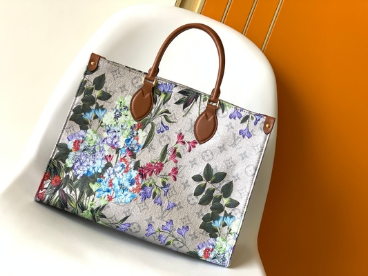 کیف زنجی کوتاه OnTheGo MM با مارک M81724 طرح گلدار بوم با روکش نقره