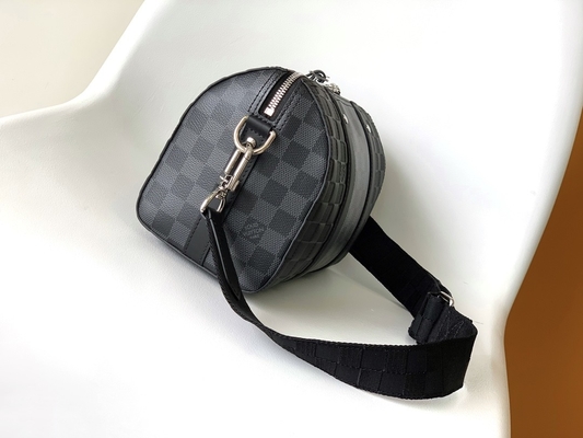 کیف مسنجر شطرنجی مردانه LV Keepall BandoulièRe 25