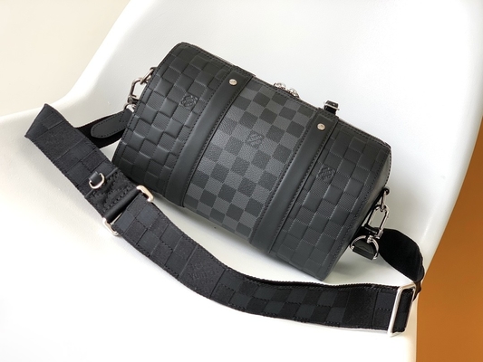 کیف مسنجر شطرنجی مردانه LV Keepall BandoulièRe 25