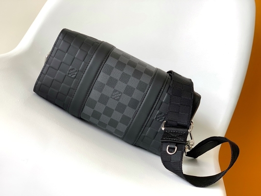 کیف مسنجر شطرنجی مردانه LV Keepall BandoulièRe 25
