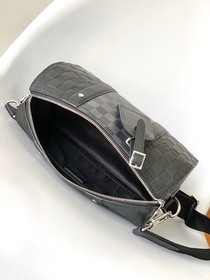 کیف مسنجر شطرنجی مردانه LV Keepall BandoulièRe 25
