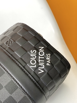 کیف مسنجر شطرنجی مردانه LV Keepall BandoulièRe 25