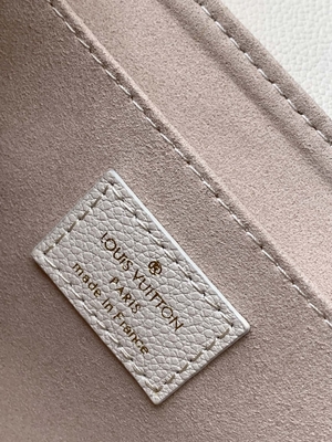 کیف کرم مینی اسلینگ مورد علاقه مارک LV Rose Trianon Two Monogram Empreinte Leather