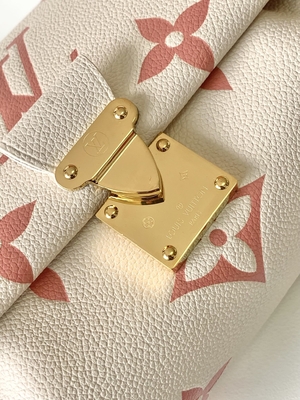 کیف کرم مینی اسلینگ مورد علاقه مارک LV Rose Trianon Two Monogram Empreinte Leather