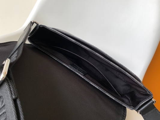 کیف مردانه PM Damier Messenger District کیف مشکی گرافیتی برند لویی ویتون