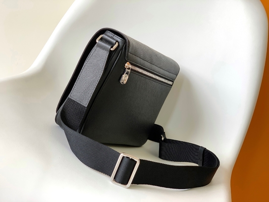 کیف مردانه PM Damier Messenger District کیف مشکی گرافیتی برند لویی ویتون