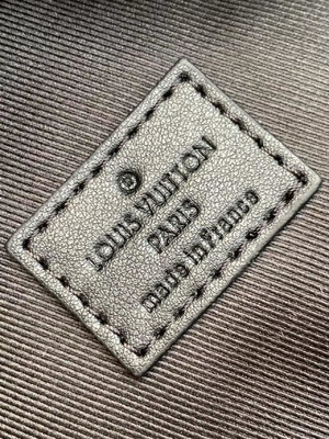کیف کوله پشتی گرافیتی LV با مارک دیسکاوری چندرنگ