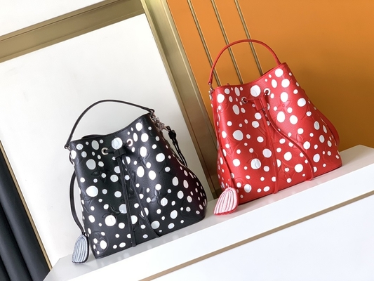 کیف دستی زنانه سفید مشکی NéOnoé MM Louis Vuitton Yayoi Kusama