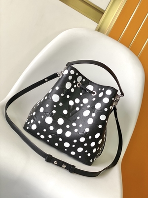 کیف دستی زنانه سفید مشکی NéOnoé MM Louis Vuitton Yayoi Kusama