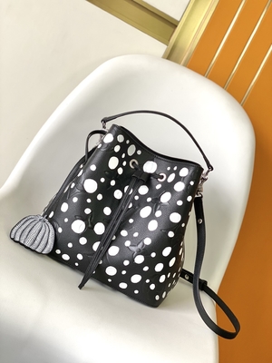 کیف دستی زنانه سفید مشکی NéOnoé MM Louis Vuitton Yayoi Kusama