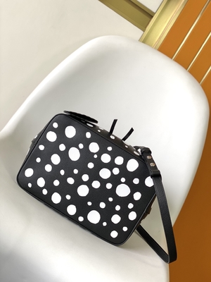 کیف دستی زنانه سفید مشکی NéOnoé MM Louis Vuitton Yayoi Kusama