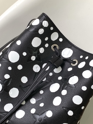 کیف دستی زنانه سفید مشکی NéOnoé MM Louis Vuitton Yayoi Kusama