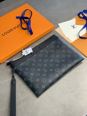 کیف‌های کوچک طرح‌دار Monogram Shadow Leather Pochette To Go Louis Vuitton