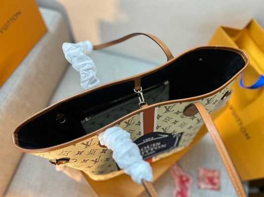 کیف دستی زنانه لویی ویتون با مارک تجاری Neverfull Beige Monogram