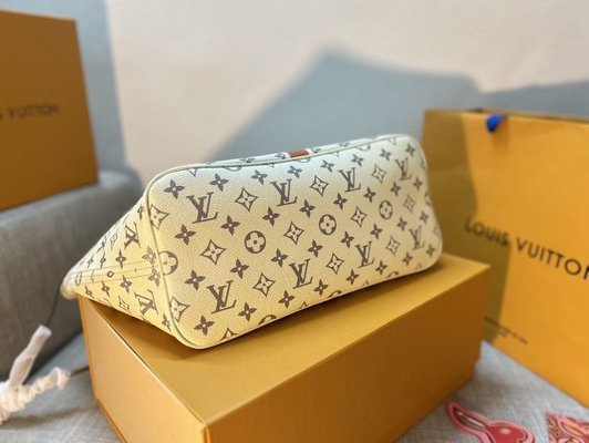 کیف دستی زنانه لویی ویتون با مارک تجاری Neverfull Beige Monogram