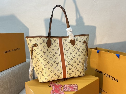 کیف دستی زنانه لویی ویتون با مارک تجاری Neverfull Beige Monogram