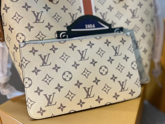 کیف دستی زنانه لویی ویتون با مارک تجاری Neverfull Beige Monogram