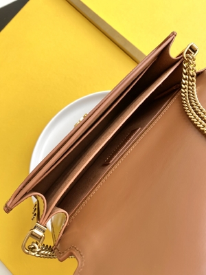 کیف شانه ای کاساندرا YSL با برند سنت لوران