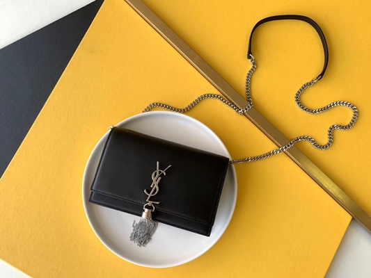 بسته بندی زیپ دار ووک وکیت کیت قرمز YSL Saint Laurent Woc