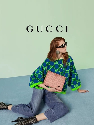 کیف کلاچ گوچی چرمی مینی صورتی بوم Ophidia Gucci با بسته شدن زیپ