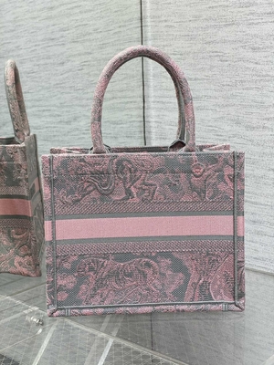 دفترچه کوچک کریستین دیور با گلدوزی صورتی و خاکستری Toile De Jouy Sauvage