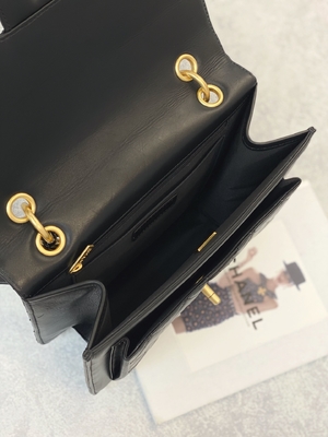 کیف کلاچ زیپی SS Chanel Woc مدل 2023 سبک خیابانی گاه به گاه