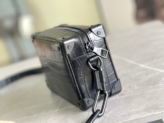 Crocodilien مشکی مات Louis Vuitton LV مینی تنه نرم چرم اختراع کوچک