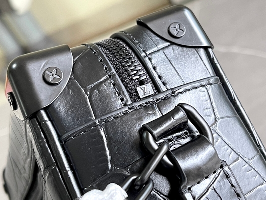 Crocodilien مشکی مات Louis Vuitton LV مینی تنه نرم چرم اختراع کوچک