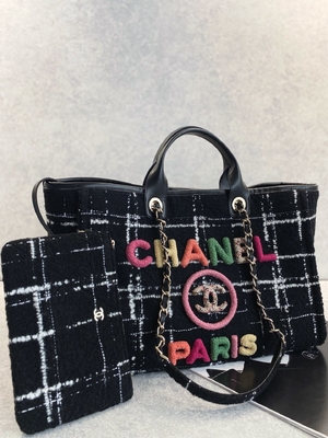کیف های ساحلی توید با برند سفارشی Sotheby's Chanel 2022 FW Rainbow Tote