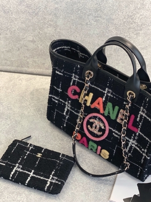 کیف های ساحلی توید با برند سفارشی Sotheby's Chanel 2022 FW Rainbow Tote