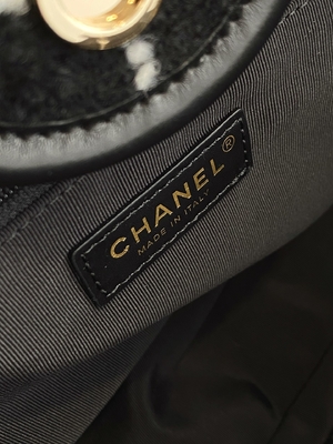 کیف های ساحلی توید با برند سفارشی Sotheby's Chanel 2022 FW Rainbow Tote