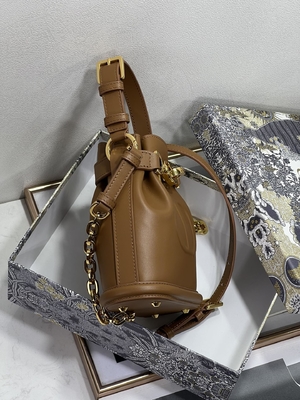 کیف C'est Dior نقش برجسته زین طلایی سی دی کریستین دیور اسپرت کیف چرم گوساله