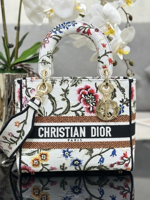 کیف های رنگارنگ Petites Fleurs با برند سفارشی Dior Medium D Lite کیف